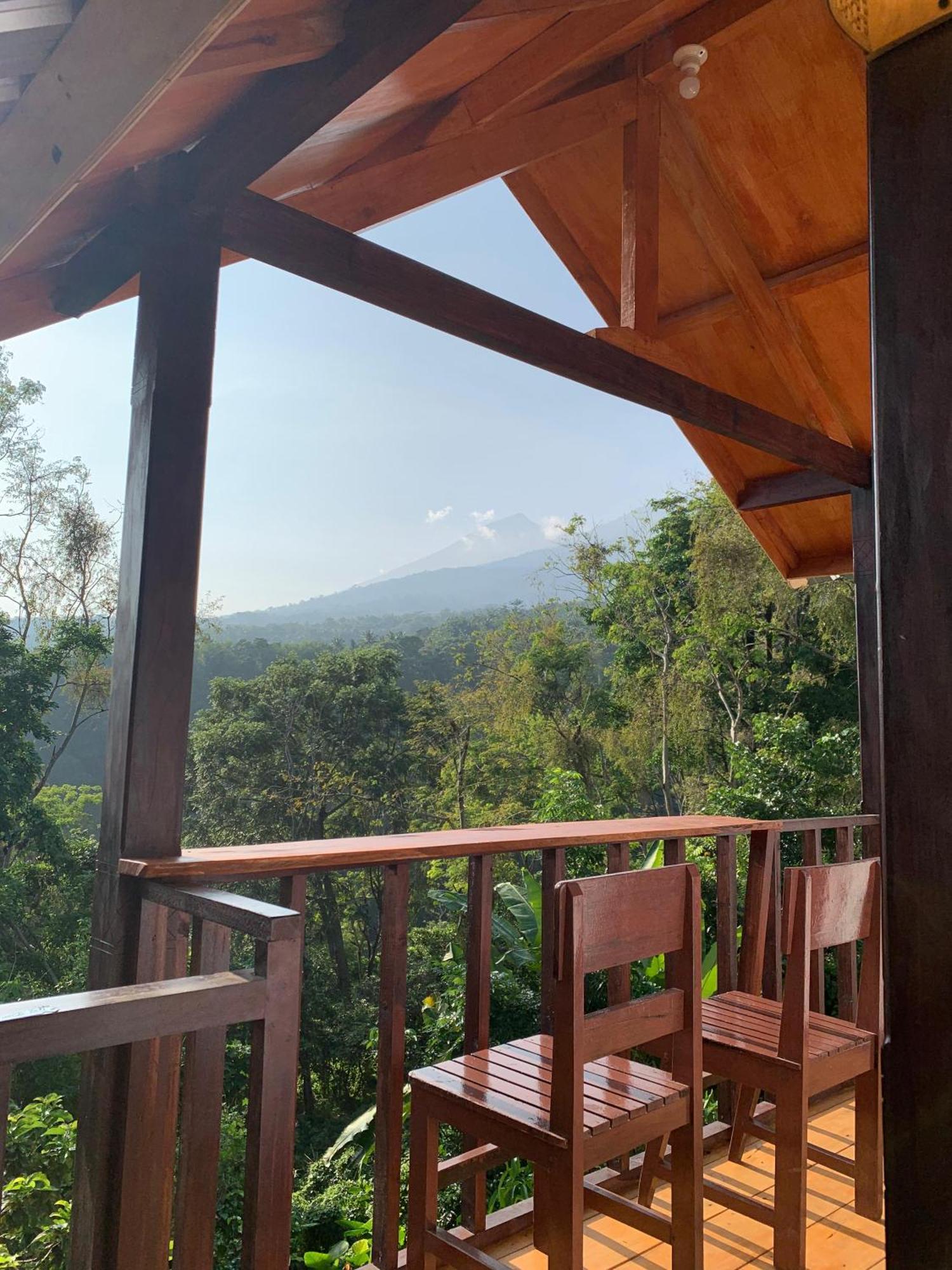 Poetri & Restaurant Lodge Senaru